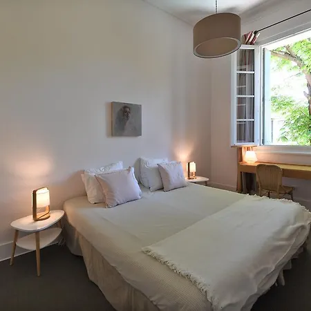 La Merci, D'hotes *