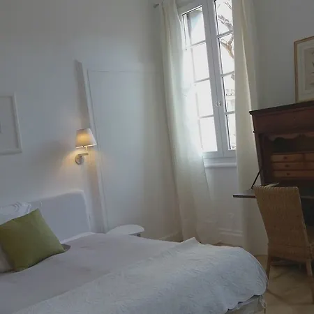 La Merci, D'hotes *