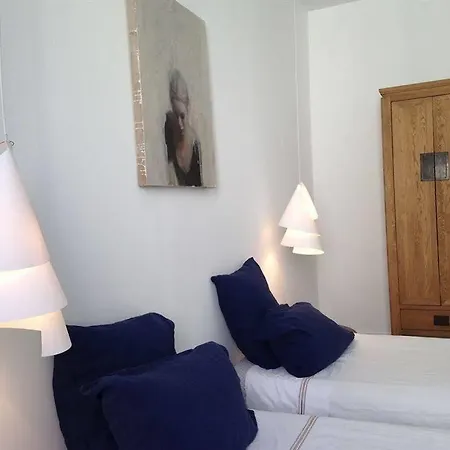 La Merci, D'hotes *